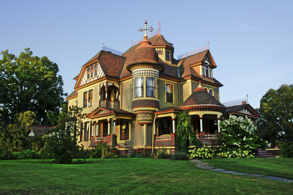 exterior victorian house freshly painted